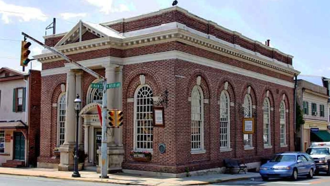 Harry's Taproom — where Jeff and Paige's story began